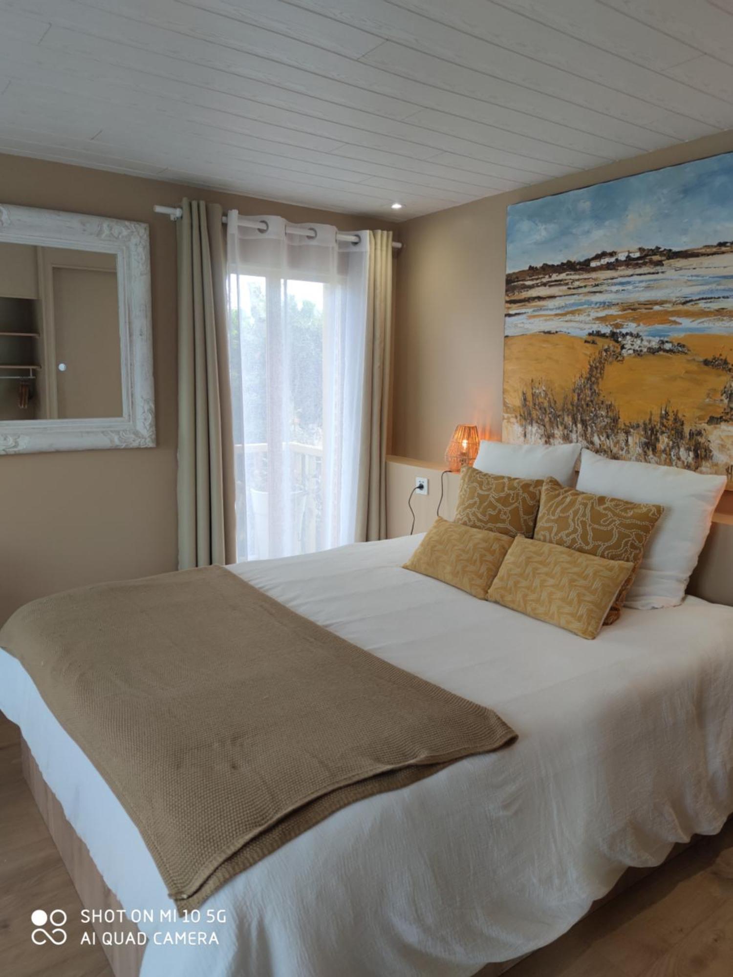 Reves & Riviere Bed & Breakfast Bagian luar foto